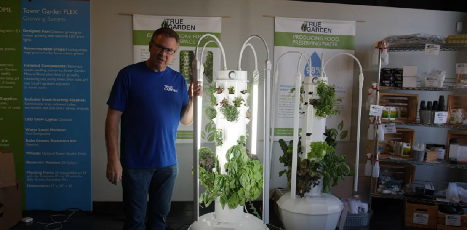 How To Build a Hydroponic tower Garden With Lights